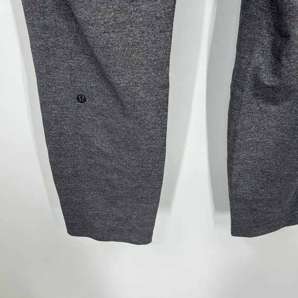 Lululemon On The Fly Pant 28" in Heathered Black - Picture 6 of 8
